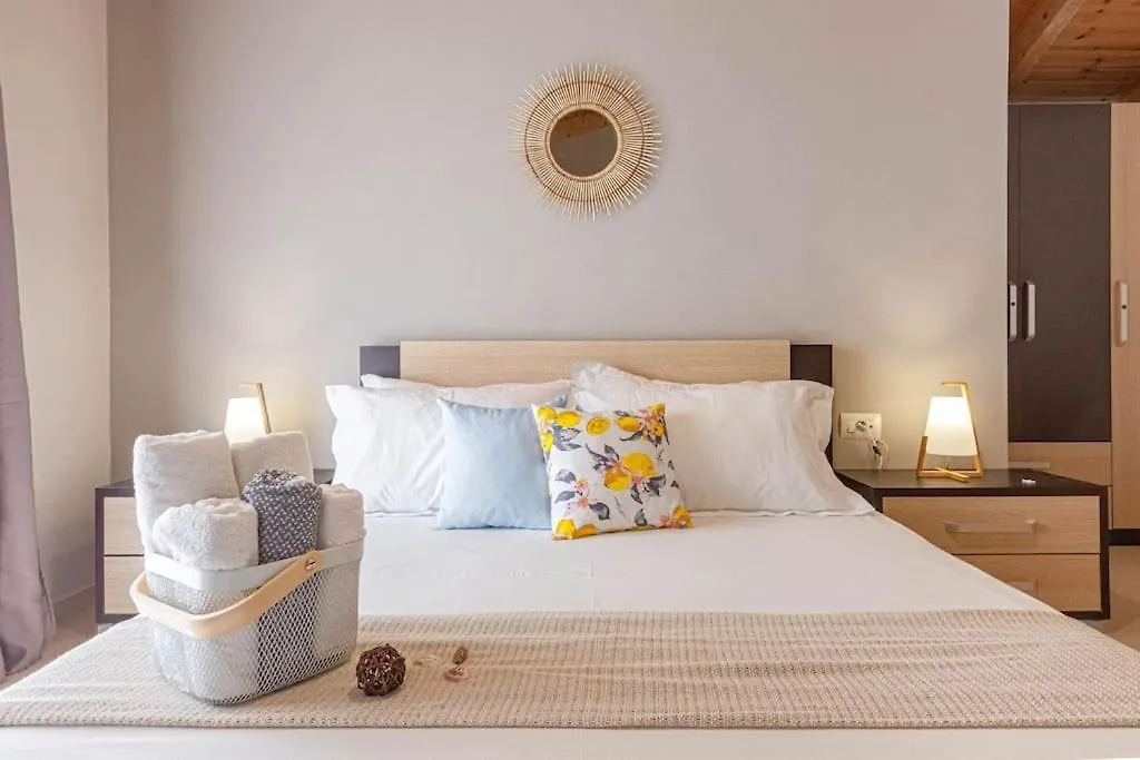 Potam'Sea Bliss 37- Beach Front, Sun Beds & Parking Himare Appartement